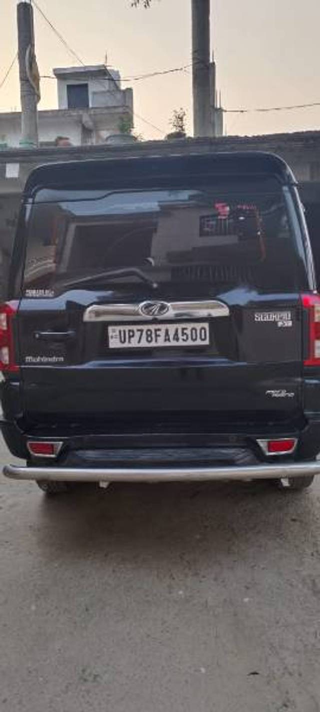 https://images10.gaadi.com/usedgaadi-sellcar/UsedCar/e53509f8a/a32fda7e-0ad2-4fbc-b032-76d3819b2eeb.jpg?imwidth=6401