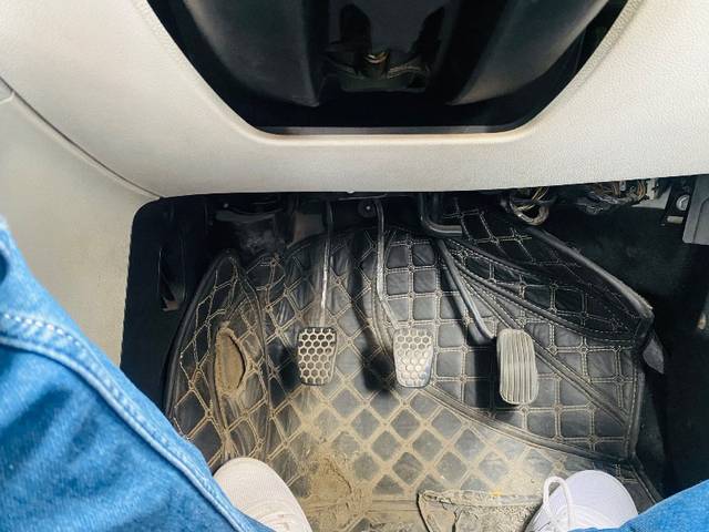 https://images10.gaadi.com/usedgaadi-sellcar/UsedCar/e53526a6a/092a4e49-c9b6-4a44-8cb7-e2dba4bc5520.jpeg?imwidth=6402