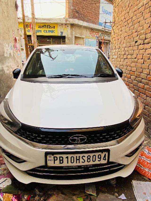 https://images10.gaadi.com/usedgaadi-sellcar/UsedCar/e53526a6a/20ad923c-569d-4f64-a16e-8f20c88cd59a.jpeg?imwidth=6400