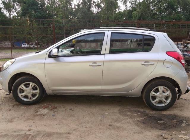 https://images10.gaadi.com/usedgaadi-sellcar/UsedCar/e53559aca/6ec703f0-536f-4551-882a-f63aa0c82a66.jpeg?imwidth=6402