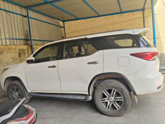 https://images10.gaadi.com/usedgaadi-sellcar/UsedCar/e53579f8a/b267f197-cdd9-48e0-a117-7e40285810a8.jpeg?imwidth=6400