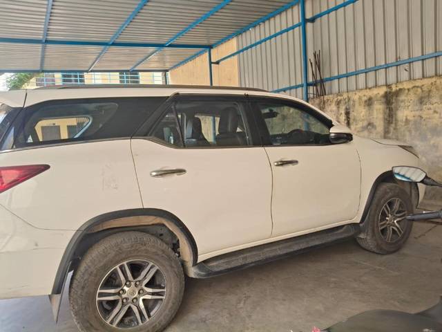 https://images10.gaadi.com/usedgaadi-sellcar/UsedCar/e53579f8a/d5a0f4ec-c1cd-4257-8ce4-521176e748b2.jpeg?imwidth=6402