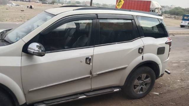 https://images10.gaadi.com/usedgaadi-sellcar/UsedCar/e5357f91a/f98171b5-14ad-43f2-b6c7-d0d622399a50.jpg?imwidth=6402