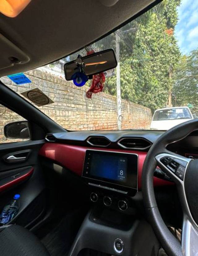 https://images10.gaadi.com/usedgaadi-sellcar/UsedCar/e535d5cda/683fcaa4-e87d-4bca-b535-40a54d0cf4de.jpg?imwidth=6401