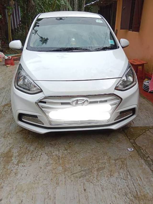 https://images10.gaadi.com/usedgaadi-sellcar/UsedCar/e535edbda/2ae0d1fe-1bc2-4f9f-8d5b-b6f04588a2cf.jpg?imwidth=6400