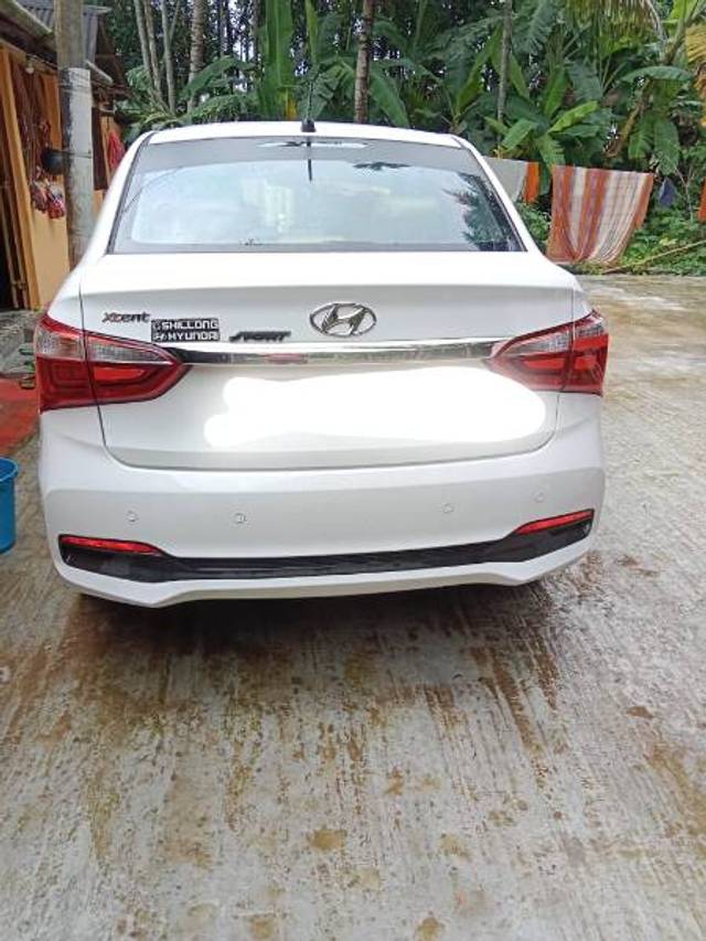 https://images10.gaadi.com/usedgaadi-sellcar/UsedCar/e535edbda/a40e9828-e8c6-4066-9452-df7e418297da.jpg?imwidth=6402