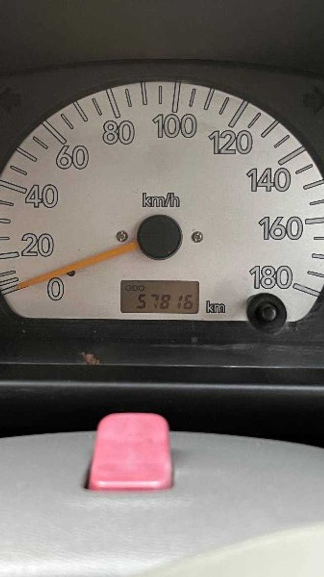 https://images10.gaadi.com/usedgaadi-sellcar/UsedCar/e535fa71a/cbb64933-a960-4110-915f-4103918d417f.jpeg?imwidth=6402