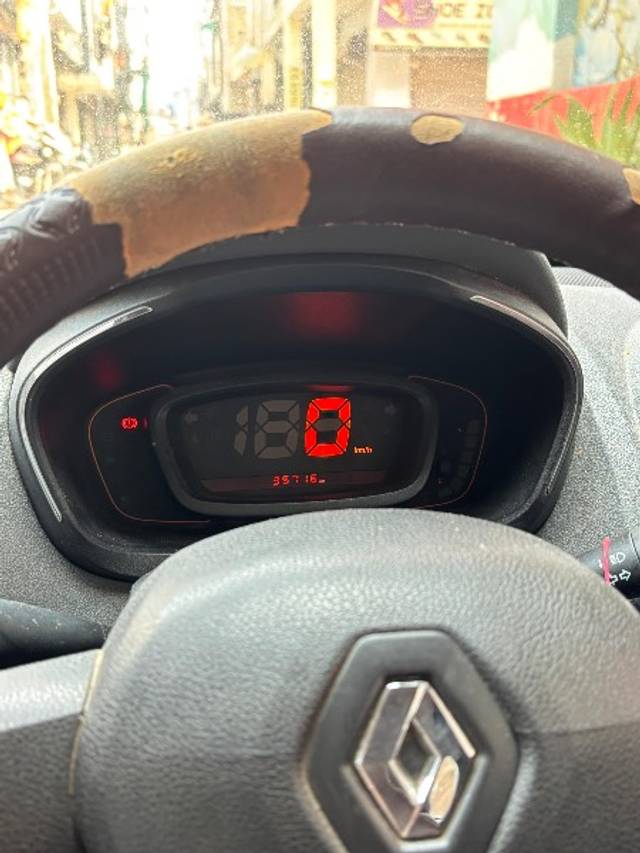 https://images10.gaadi.com/usedgaadi-sellcar/UsedCar/e536147ca/229bd626-d9ee-4b2f-b968-247c9a14bcd5.jpeg?imwidth=6402