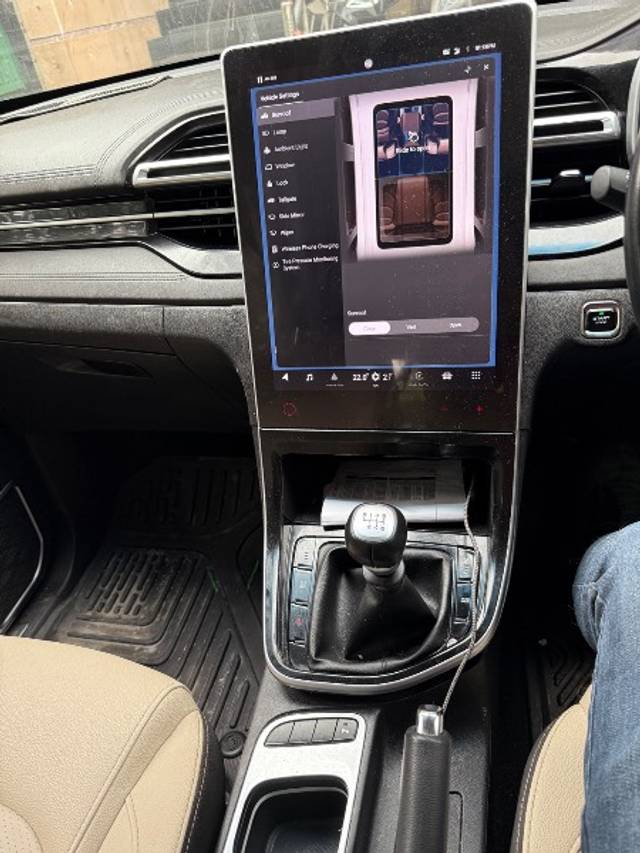 https://images10.gaadi.com/usedgaadi-sellcar/UsedCar/e536283ba/375c827b-29d7-4f6e-8815-6e0f718b02fa.jpeg?imwidth=6401