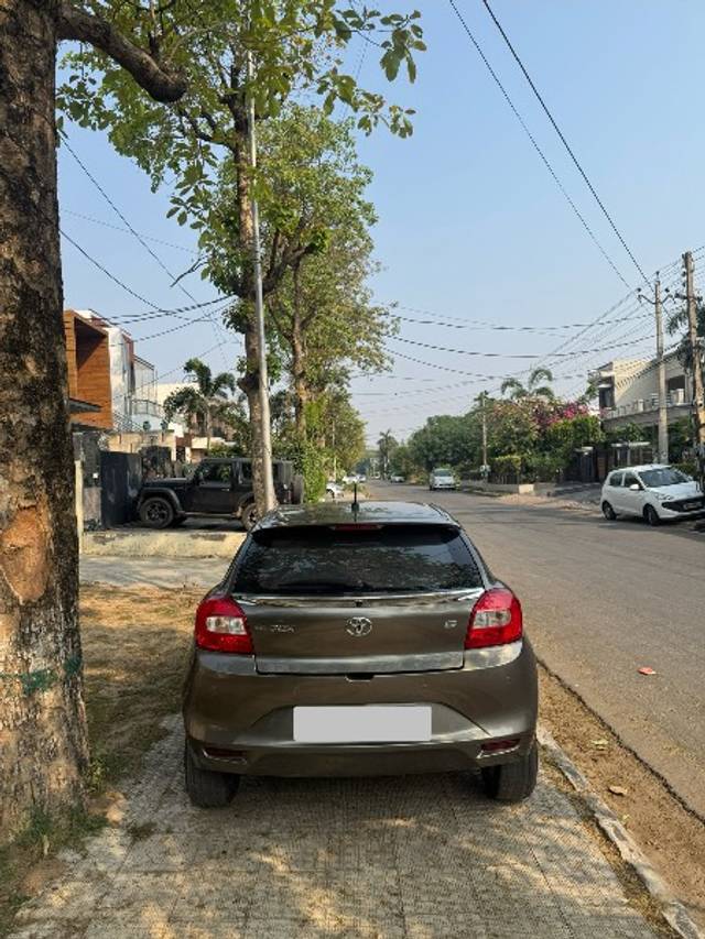 https://images10.gaadi.com/usedgaadi-sellcar/UsedCar/e5366726a/cd4f8564-0358-4c47-bdce-806690addef5.jpeg?imwidth=6402