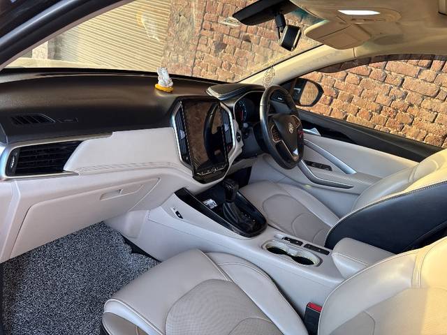 https://images10.gaadi.com/usedgaadi-sellcar/UsedCar/e5366ee7a/0e2d27ae-a30e-4c8a-ad3f-449c37a216cc.jpg?imwidth=6402
