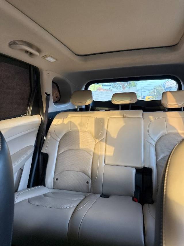 https://images10.gaadi.com/usedgaadi-sellcar/UsedCar/e5366ee7a/af8a457f-a49e-49b0-91b3-8210c9921e7a.jpg?imwidth=6401