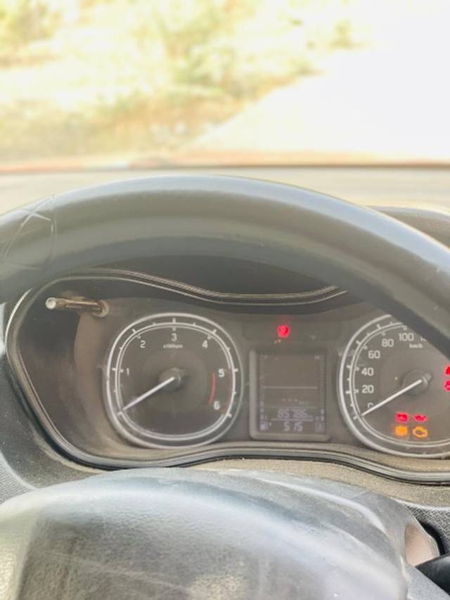 https://images10.gaadi.com/usedgaadi-sellcar/UsedCar/e536a229a/37390cc3-e024-4213-9de4-8d3e0c10a2e0.jpeg?imwidth=6402