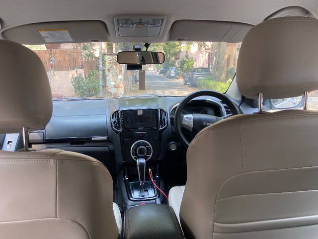 https://images10.gaadi.com/usedgaadi-sellcar/UsedCar/e536d08da/8ab40a2d-d1bb-4494-bdf5-1239910a82c5.jpeg?imwidth=6402