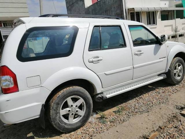 https://images10.gaadi.com/usedgaadi-sellcar/UsedCar/e53742f9a/ddb5d073-89c8-4dd4-88ab-e6098ef138e2.jpg?imwidth=6402