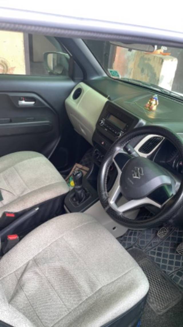 https://images10.gaadi.com/usedgaadi-sellcar/UsedCar/e53770d4a/28475e7b-eaf5-4bd5-b344-7b1f6b8858c7.jpeg?imwidth=6401