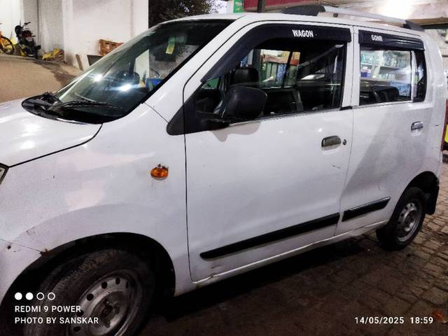 https://images10.gaadi.com/usedgaadi-sellcar/UsedCar/e5379cf0a/7ac95732-e8e2-41a5-9884-d5c1b32e2f64.jpg?imwidth=6402