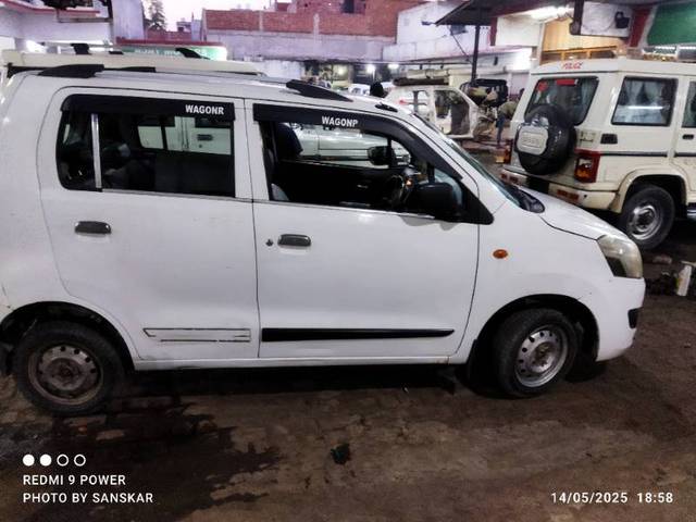 https://images10.gaadi.com/usedgaadi-sellcar/UsedCar/e5379cf0a/820e27fb-9dca-416e-b73f-8cdeb20ad085.jpg?imwidth=6401