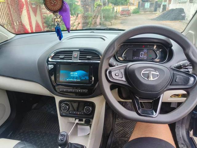 https://images10.gaadi.com/usedgaadi-sellcar/UsedCar/e537d4fca/f37c19d2-7725-4976-b934-b3aea3981390.jpg?imwidth=6402