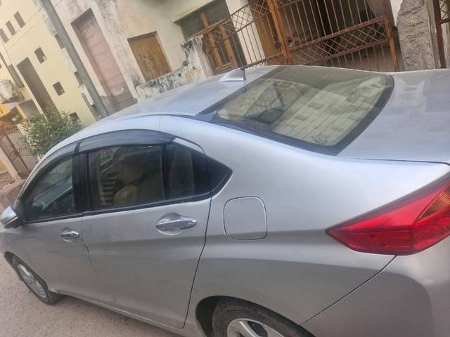 https://images10.gaadi.com/usedgaadi-sellcar/UsedCar/e537d573a/7b803ba1-685a-4947-b6df-5ec47e442bb0.jpeg?imwidth=6402