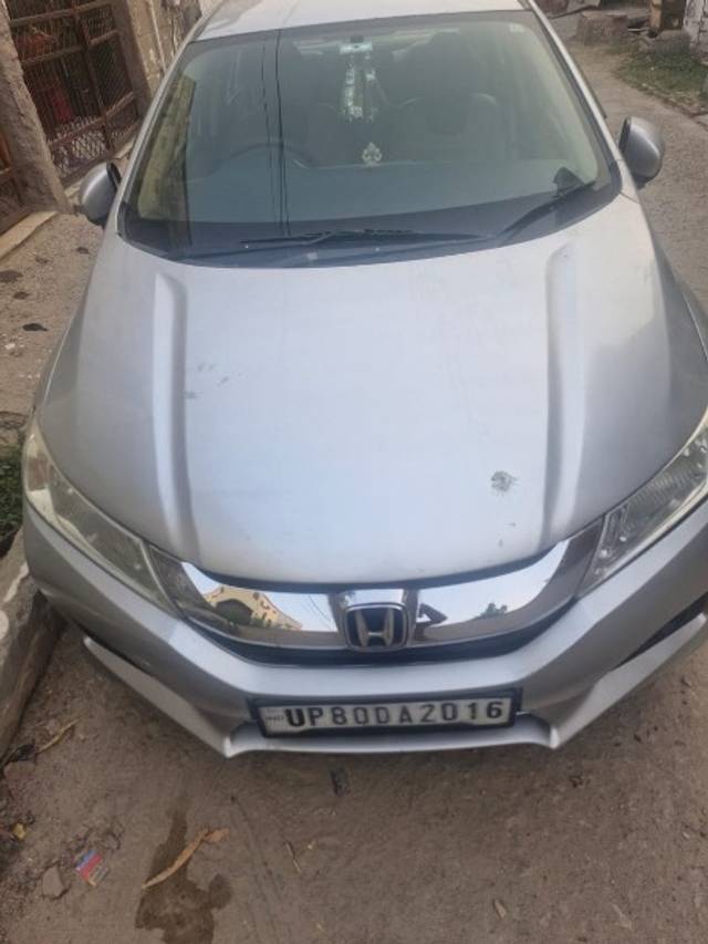 https://images10.gaadi.com/usedgaadi-sellcar/UsedCar/e537d573a/d46c51ed-8804-43d4-b0be-a8c46bfd9c43.jpeg?imwidth=6400