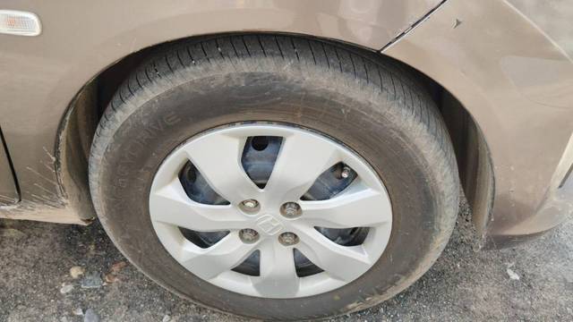 https://images10.gaadi.com/usedgaadi-sellcar/UsedCar/e537e7d4a/bc3e013c-b167-4f8d-aed4-458a1564ebad.jpg?imwidth=6402