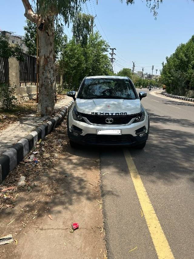 https://images10.gaadi.com/usedgaadi-sellcar/UsedCar/e5380573a/5357dc22-8287-4340-941b-bbd7f4ec20b1.jpeg?imwidth=6400