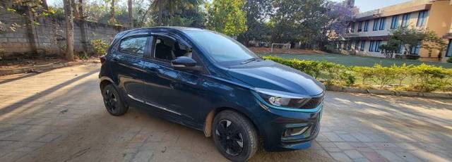 https://images10.gaadi.com/usedgaadi-sellcar/UsedCar/e53809d5a/72dd716c-b552-4aec-aa68-78bdad74f3d5.jpg?imwidth=6400