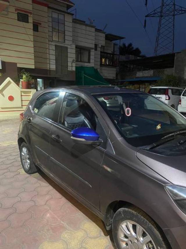 https://images10.gaadi.com/usedgaadi-sellcar/UsedCar/e5381211a/d0570a62-647d-4d14-810a-584af2ef27d5.jpg?imwidth=6400