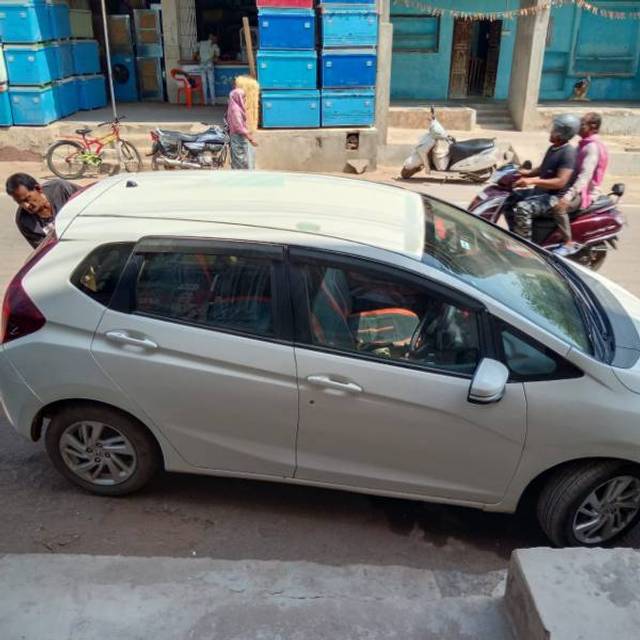 https://images10.gaadi.com/usedgaadi-sellcar/UsedCar/e53855c7a/709deae4-8866-4c7e-b98e-e79fc18c95e8.jpg?imwidth=6401