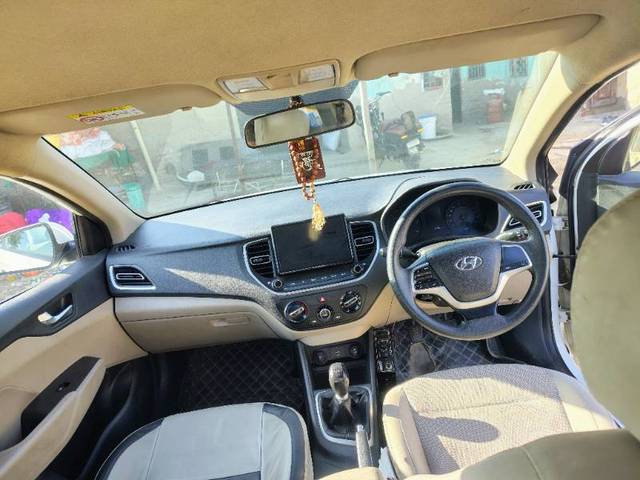 https://images10.gaadi.com/usedgaadi-sellcar/UsedCar/e5385e8ba/76c2b8e5-df7c-4aa1-8869-326d1b109725.jpg?imwidth=6402