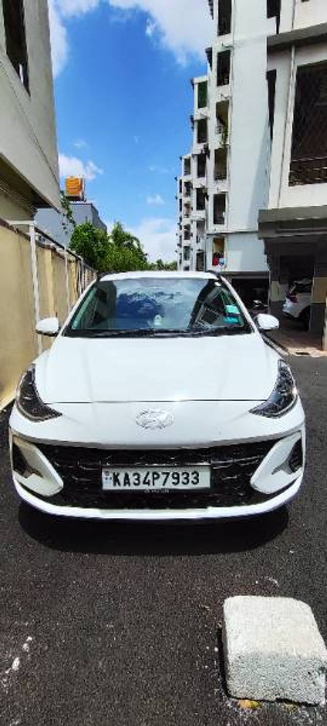 https://images10.gaadi.com/usedgaadi-sellcar/UsedCar/e5386daba/ce4a354e-d7d0-494a-9809-ebc4fa68bdb9.jpg?imwidth=6400