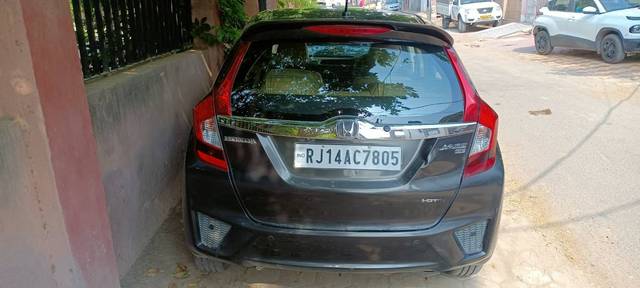 https://images10.gaadi.com/usedgaadi-sellcar/UsedCar/e538af55a/2444fe3c-2094-4cf1-8653-045dca9ac095.jpg?imwidth=6402