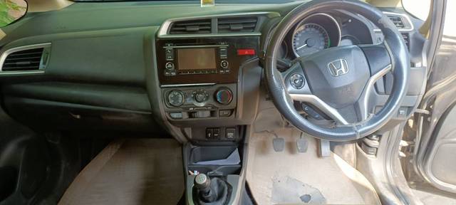 https://images10.gaadi.com/usedgaadi-sellcar/UsedCar/e538af55a/40b73cd2-b8af-459f-89a9-b5f65be30797.jpg?imwidth=6401