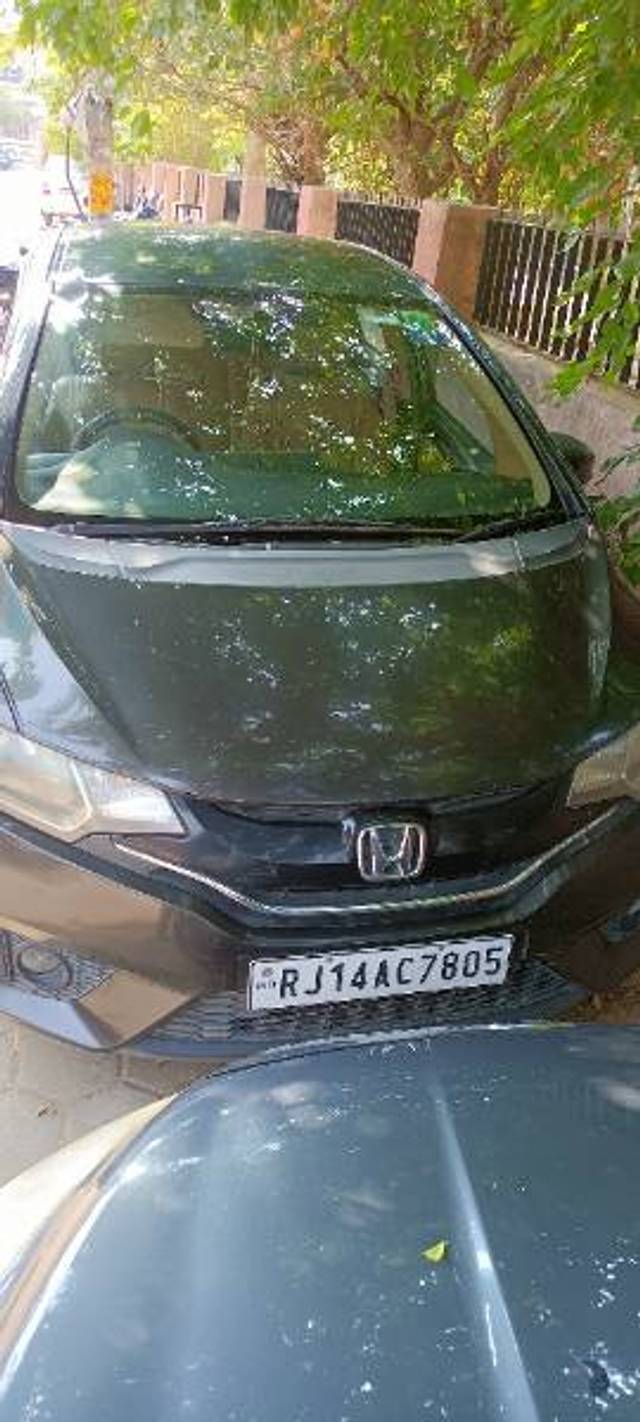 https://images10.gaadi.com/usedgaadi-sellcar/UsedCar/e538af55a/764eafa3-9c89-43c1-a6db-ec97be1bed16.jpg?imwidth=6400