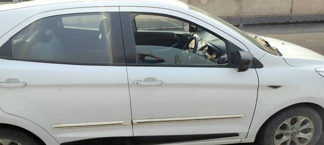 https://images10.gaadi.com/usedgaadi-sellcar/UsedCar/e5392ccda/c4821ae5-ac6c-4873-964d-24f62a86068b.jpg?imwidth=6401