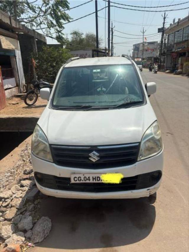 https://images10.gaadi.com/usedgaadi-sellcar/UsedCar/e5394b49a/ccbc5a1a-2a6d-462e-86f6-ab063dd40e00.jpg?imwidth=6400