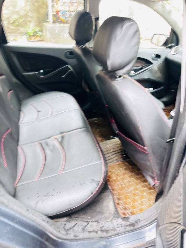 https://images10.gaadi.com/usedgaadi-sellcar/UsedCar/e53a0c68a/95a0fd04-2230-4d05-97b3-b1e6a3d06478.jpeg?imwidth=6401