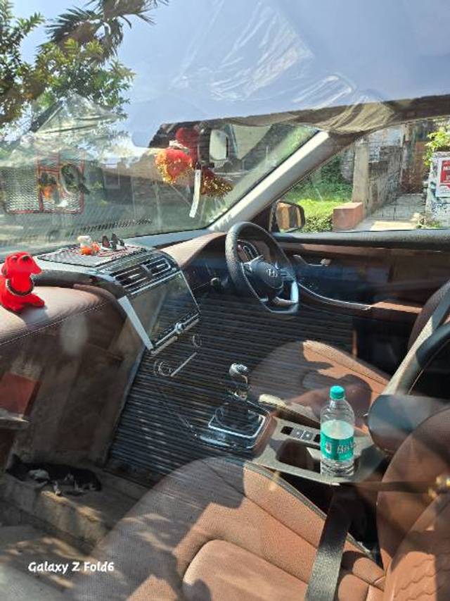 https://images10.gaadi.com/usedgaadi-sellcar/UsedCar/e53a248ba/99942cbd-3990-4e96-a3c1-b574a7fe9d45.jpg?imwidth=6402