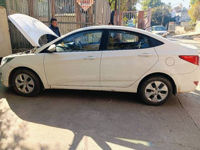 https://images10.gaadi.com/usedgaadi-sellcar/UsedCar/e53a4fc8a/75fa8710-99c0-45cd-b681-631bf30a0e94.jpg?imwidth=6402