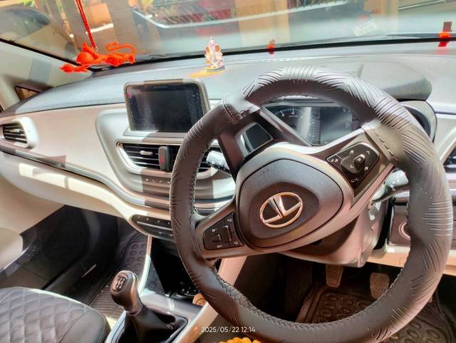 https://images10.gaadi.com/usedgaadi-sellcar/UsedCar/e53a5316a/4b0e6385-e0c1-425e-b1e4-e21f7c600886.jpeg?imwidth=6402