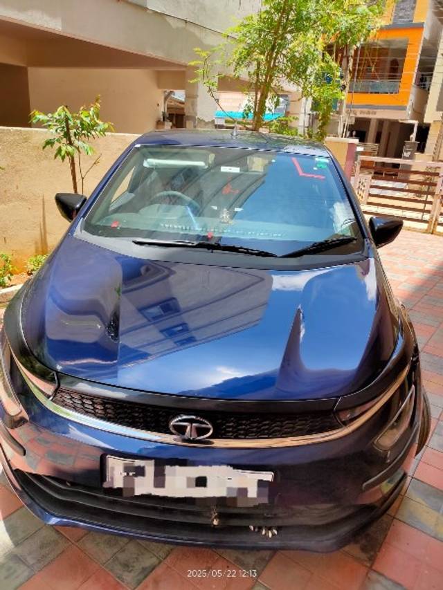 https://images10.gaadi.com/usedgaadi-sellcar/UsedCar/e53a5316a/ac75526b-cbfe-4b29-9e24-a69dc2568cd8.jpeg?imwidth=6400