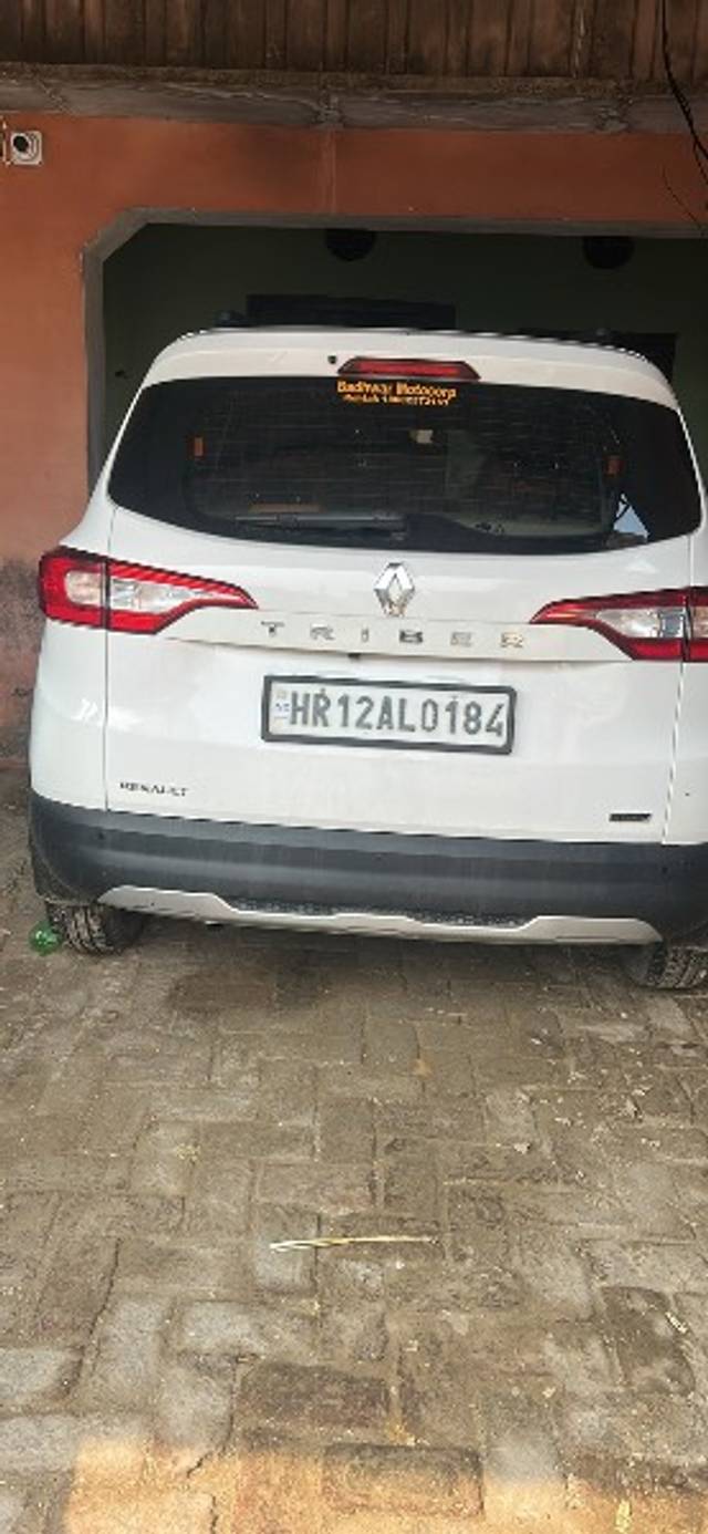 https://images10.gaadi.com/usedgaadi-sellcar/UsedCar/e53a625ea/4837c09f-d0ca-48dc-9a74-6f61d84c188c.jpeg?imwidth=6400