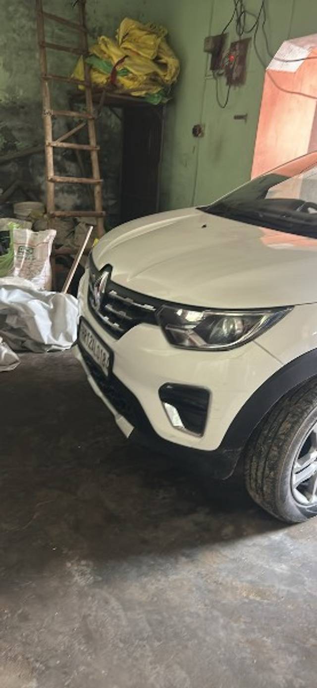 https://images10.gaadi.com/usedgaadi-sellcar/UsedCar/e53a625ea/5f96e2c2-0260-4f4d-a397-ef432c1f151c.jpeg?imwidth=6402