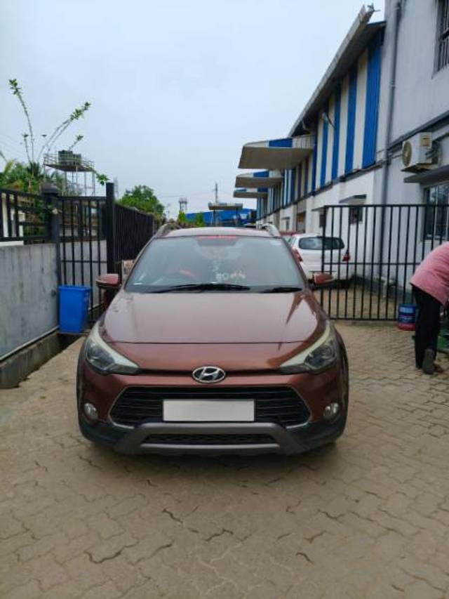https://images10.gaadi.com/usedgaadi-sellcar/UsedCar/e53a70f0a/0b70f31e-f598-4a9d-ba62-5f9336e12ea4.jpg?imwidth=6400