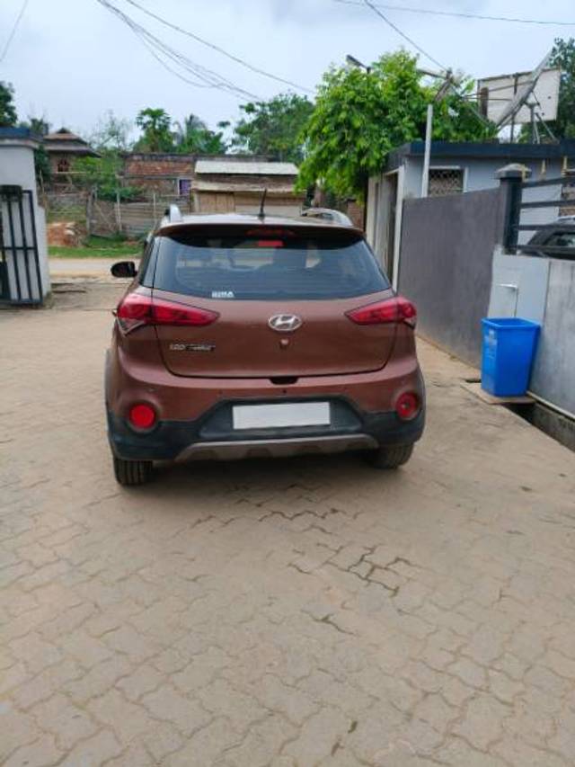 https://images10.gaadi.com/usedgaadi-sellcar/UsedCar/e53a70f0a/3444b3b1-9524-4731-b4b5-15c8c68e7f56.jpg?imwidth=6401