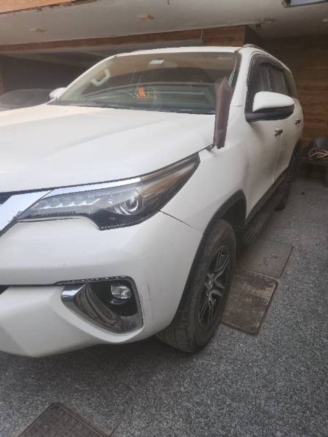 https://images10.gaadi.com/usedgaadi-sellcar/UsedCar/e53ab0baa/04f4602b-d572-4bfc-a449-706157d61ebe.jpg?imwidth=6400