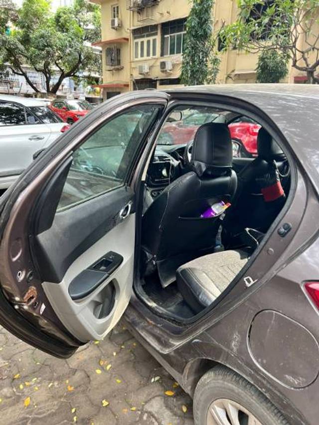 https://images10.gaadi.com/usedgaadi-sellcar/UsedCar/e53ad700a/26f29376-318d-44f1-89fd-8748dad44578.jpeg?imwidth=6402