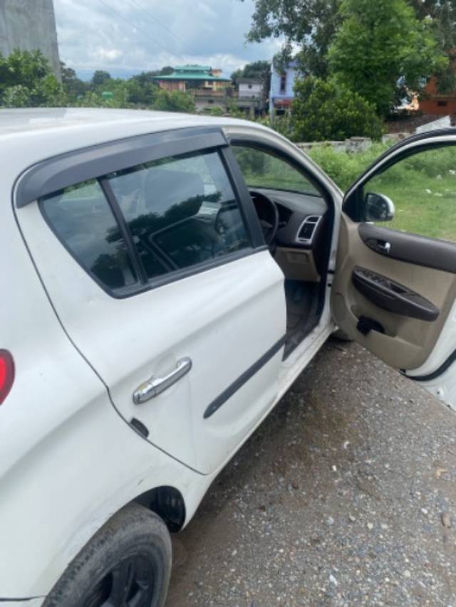 https://images10.gaadi.com/usedgaadi-sellcar/UsedCar/e53aebcea/b7a74fdb-eddb-4d8b-bc96-173415f33da9.jpeg?imwidth=6401