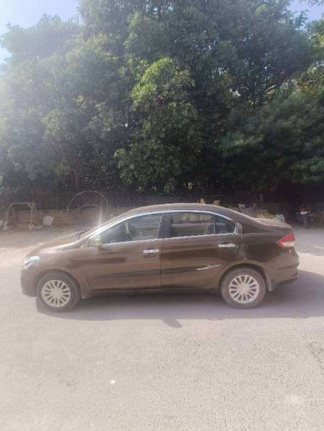 https://images10.gaadi.com/usedgaadi-sellcar/UsedCar/e53b143da/c27ea586-1492-41e5-b824-6ee294571d53.jpg?imwidth=6401